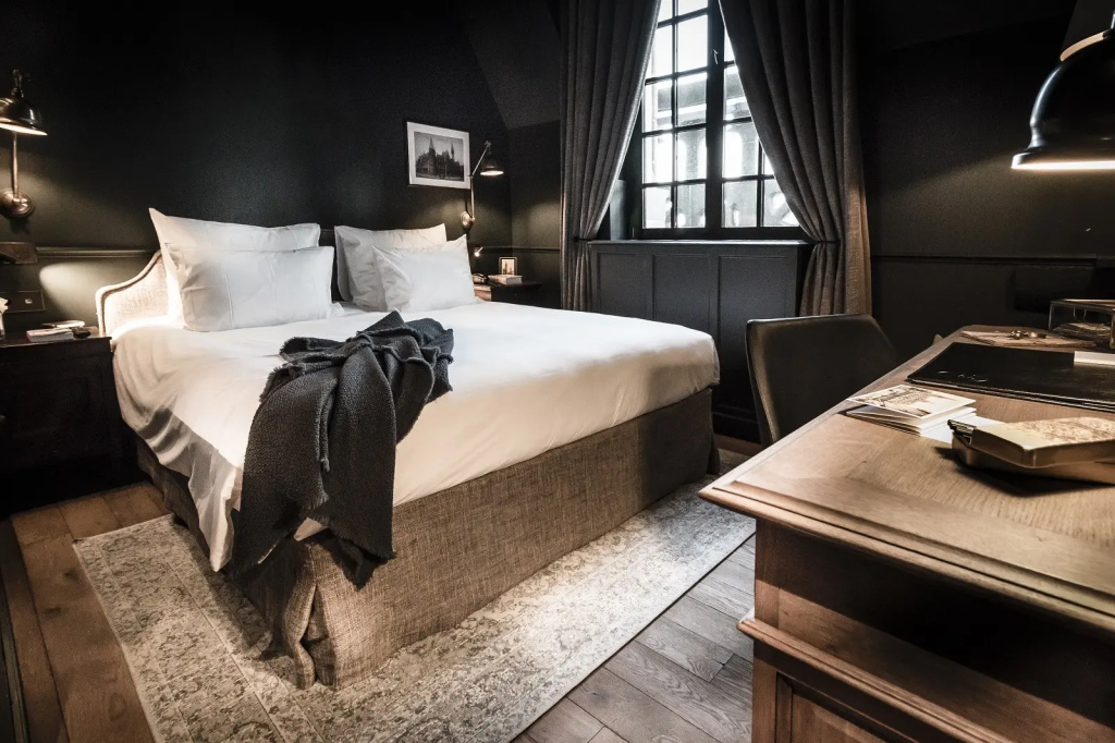 Postcard Double room (full double bed)