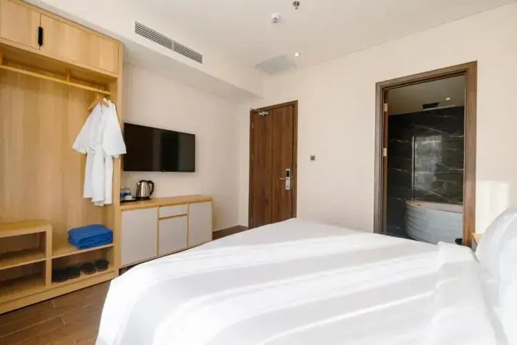 The Tahiti Beach Hotel