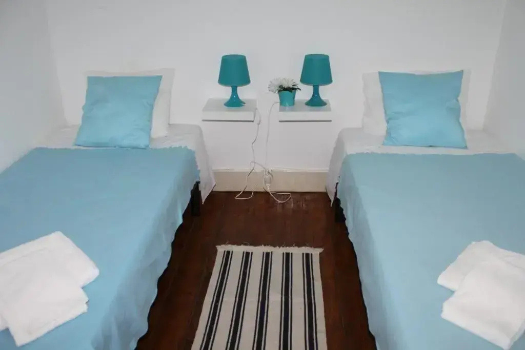 No window Double room (twin beds)