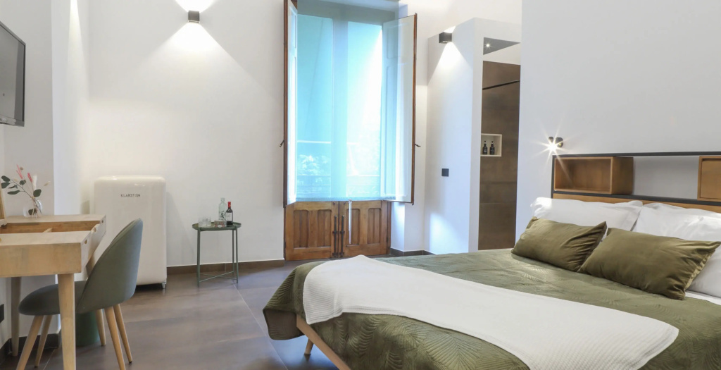 101 Double room (full double bed)