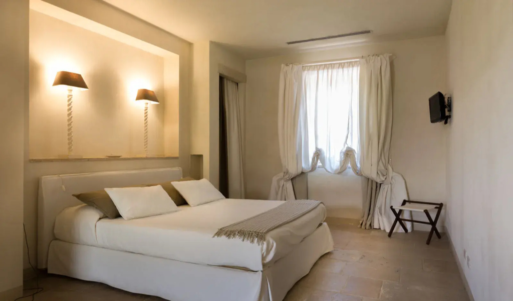 Superior Double Suite (full double bed)
