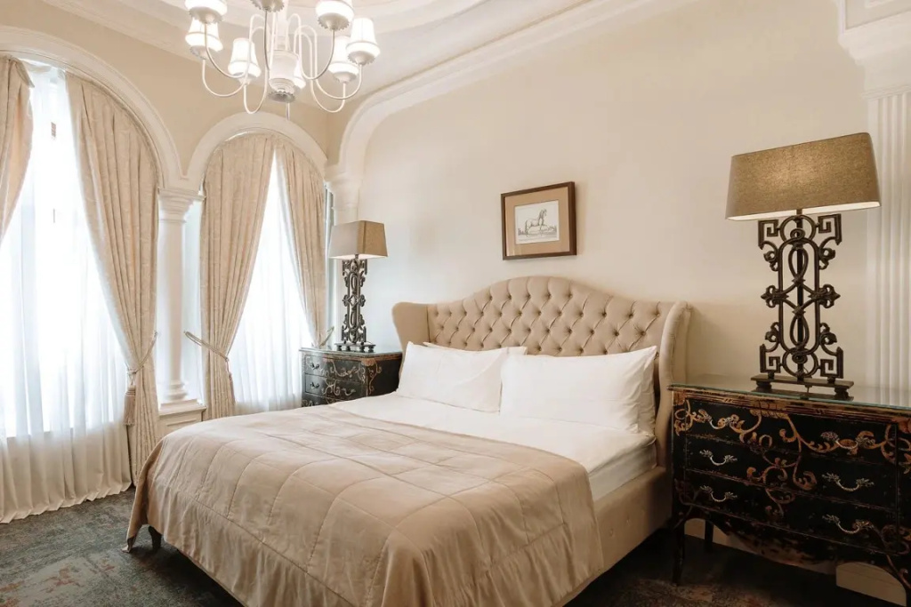 Ambassadori Hotel Room Type - Suite