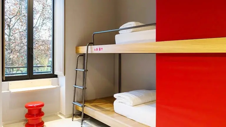 Sextuple room