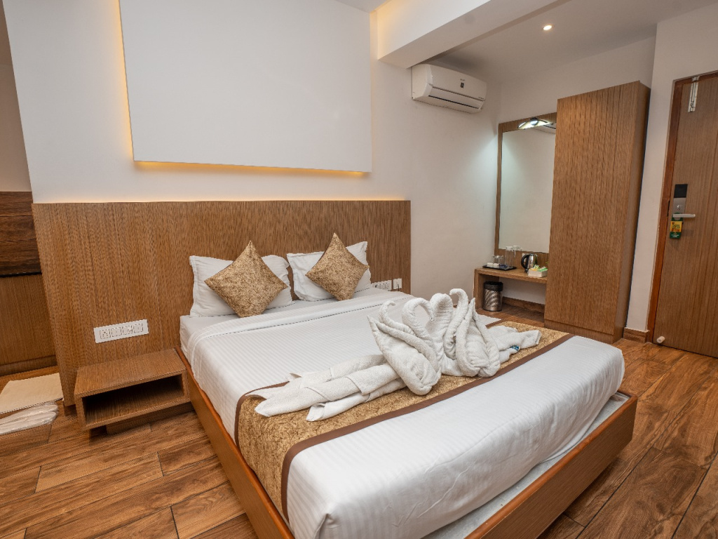 Deluxe Tower Double room (full double bed)