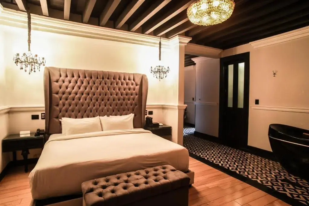 Elegance Double Suite (full double bed)
