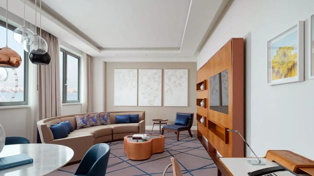 1 Bedroom Khazar Double Suite with sea view full double bed