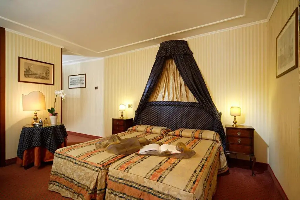 Classic Double room (full double bed)