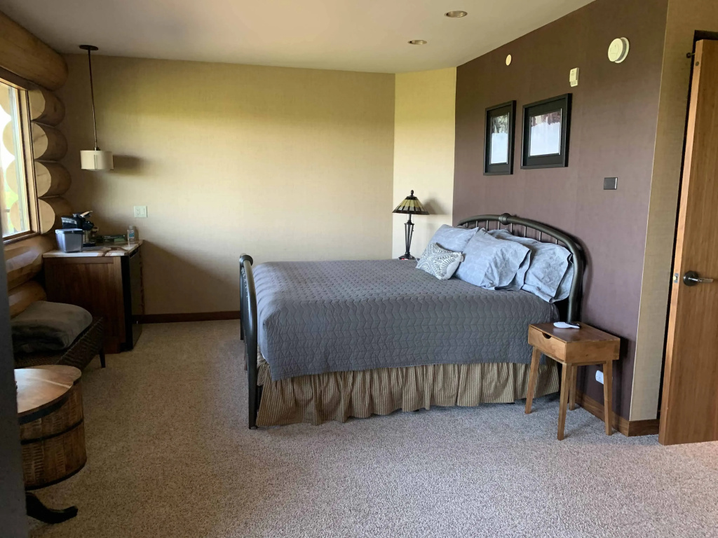 Queen Suite Trophy Lodge