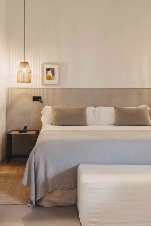 Premsal Blanc Double Suite (full double bed)