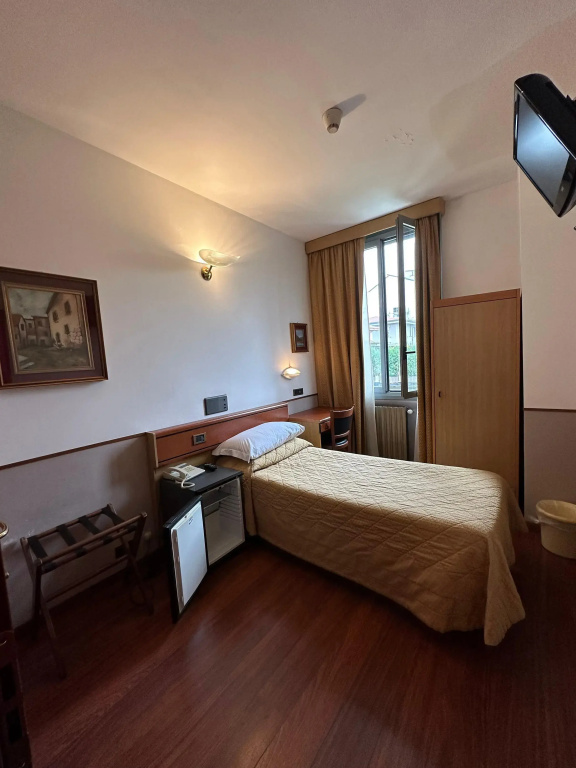 Single room with balcony