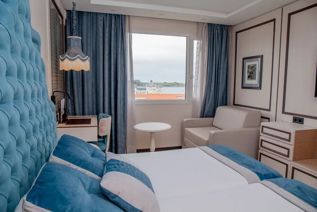 Deluxe Double room with sea view (twin beds)