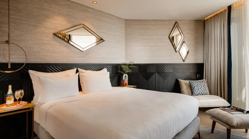 Presidential Double Family Suite with balcony (full double bed)