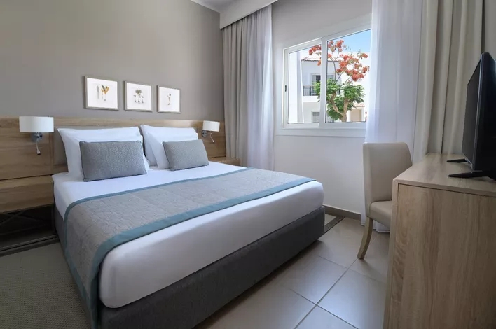 Quadruple Family Suite with garden view