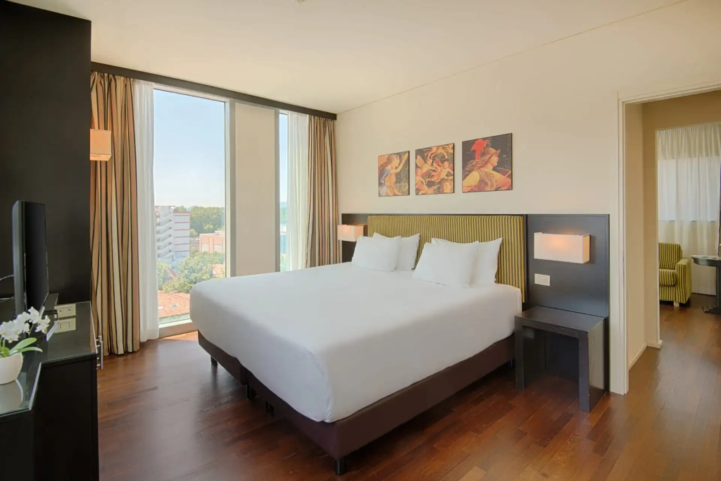 Double Suite (full double bed)