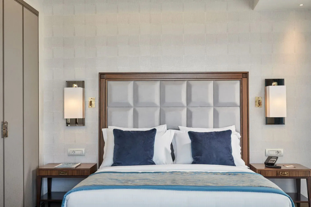 Double Suite with balcony (full double bed)