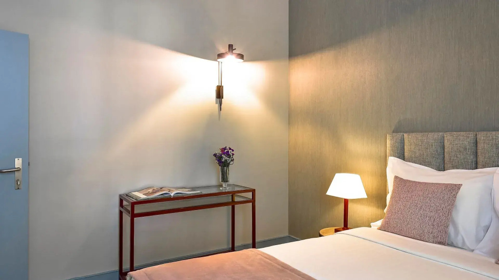 Charming Double Suite full double bed