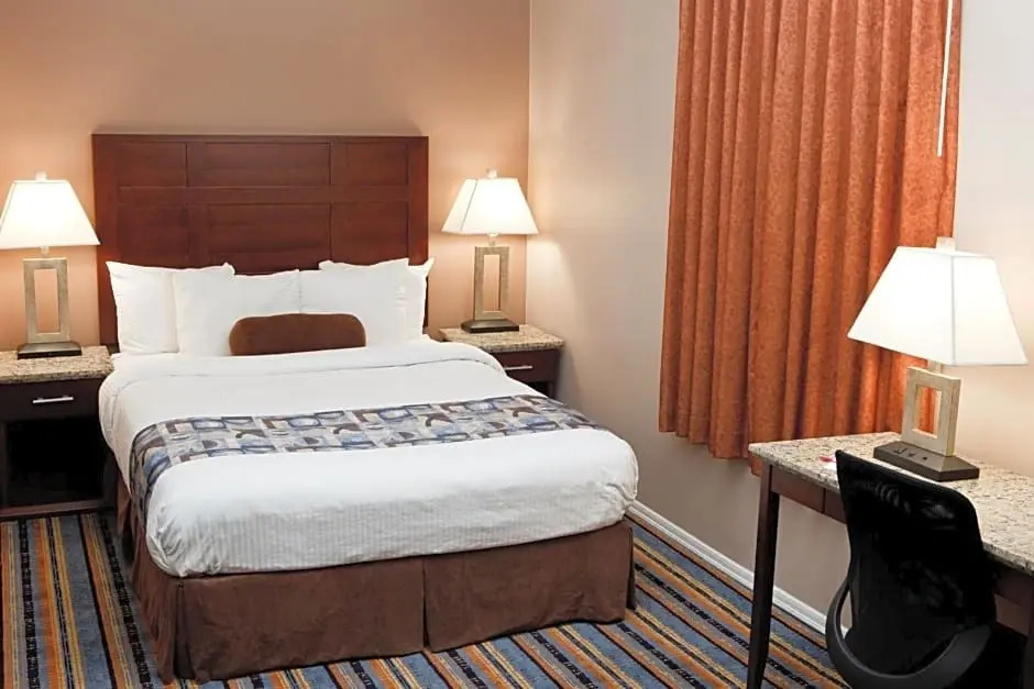Ramada Limited Vancouver Downtown - Chambres