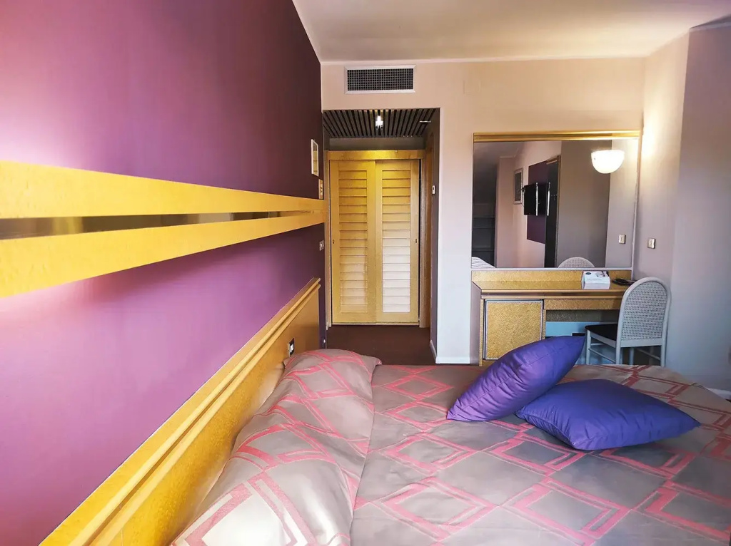Small Double room (full double bed)