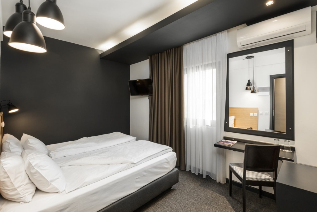 Superior Twin room with courtyard view (twin beds)