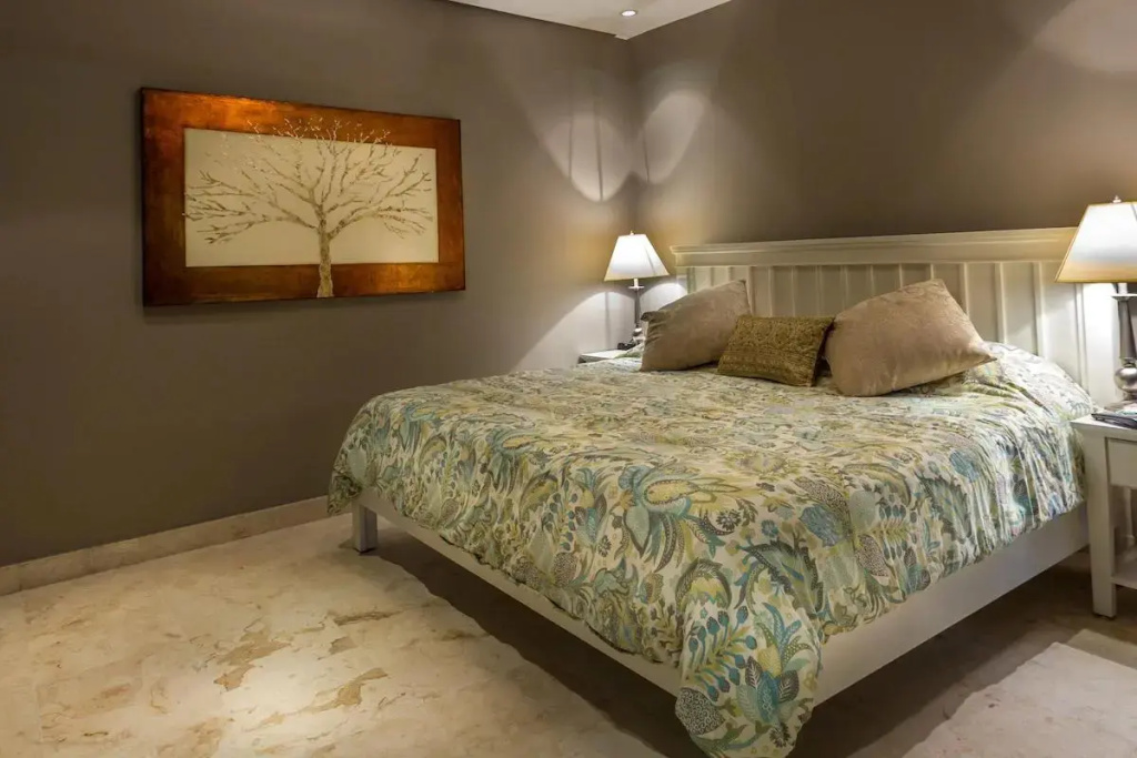 1 Bedroom Luxury Double Condo with pool view (full double bed)