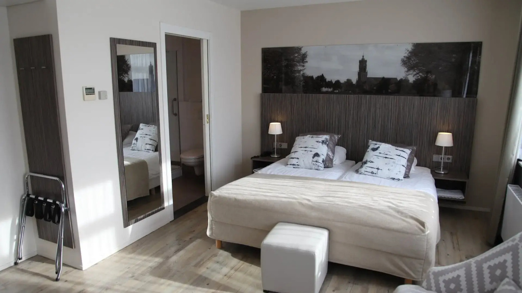 Double Suite (twin beds)