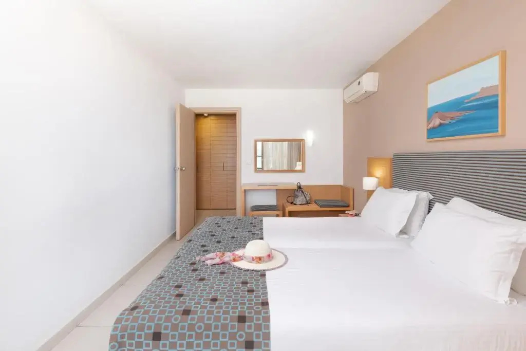 1 Bedroom Double Apartment with sea view (twin beds)