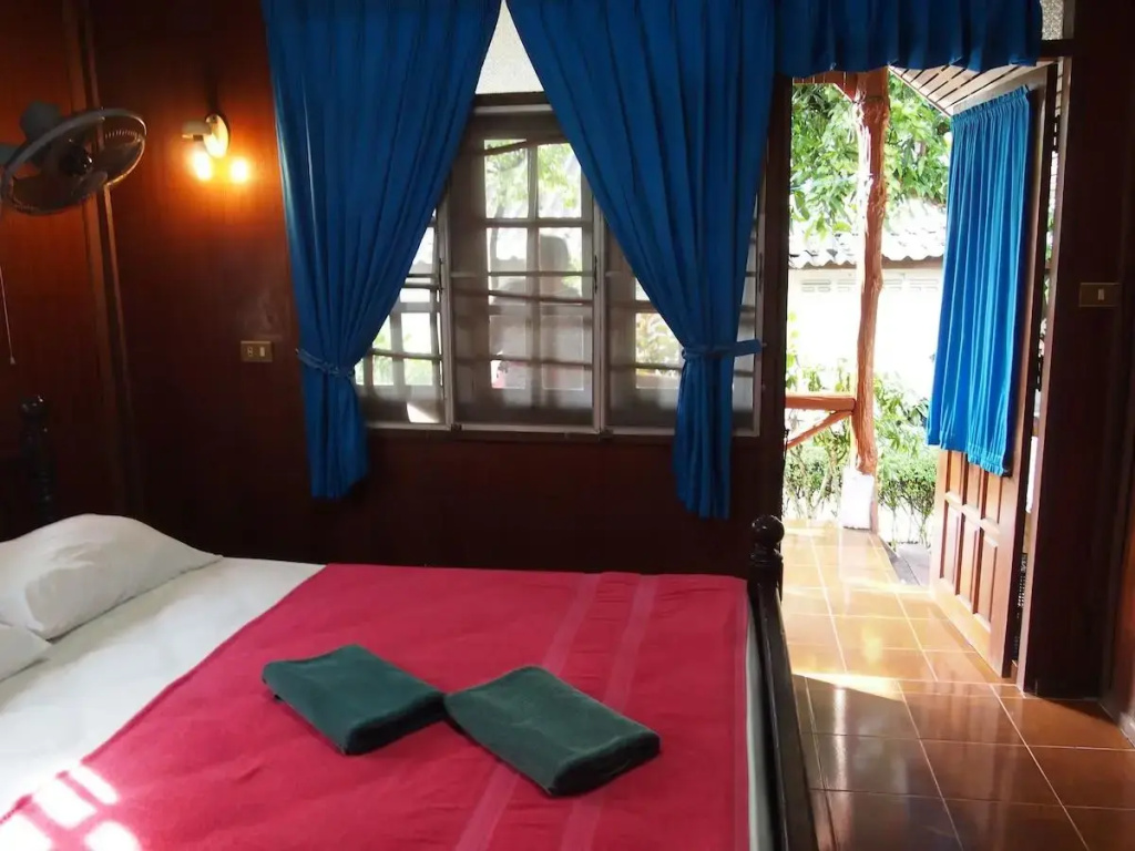 Fan Double Bungalow with garden view (full double bed)