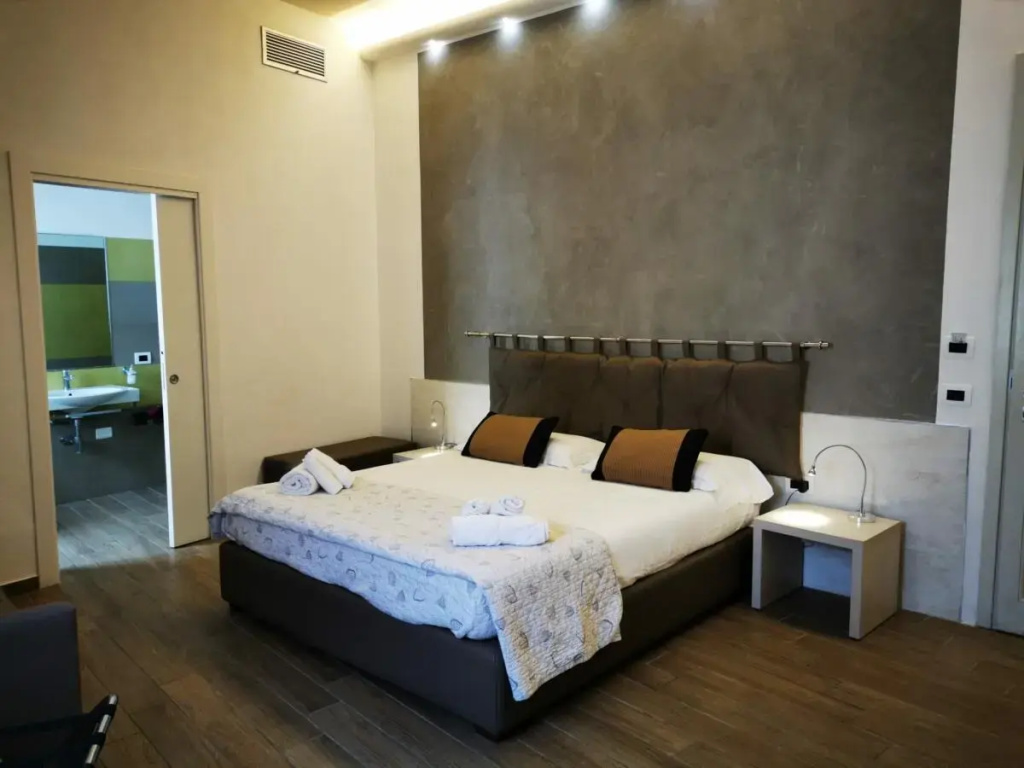 Double for the disabled room (full double bed)