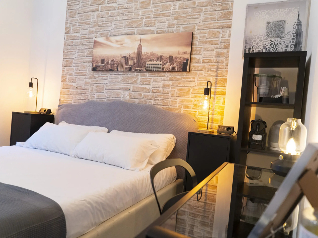 Double room (full double bed)