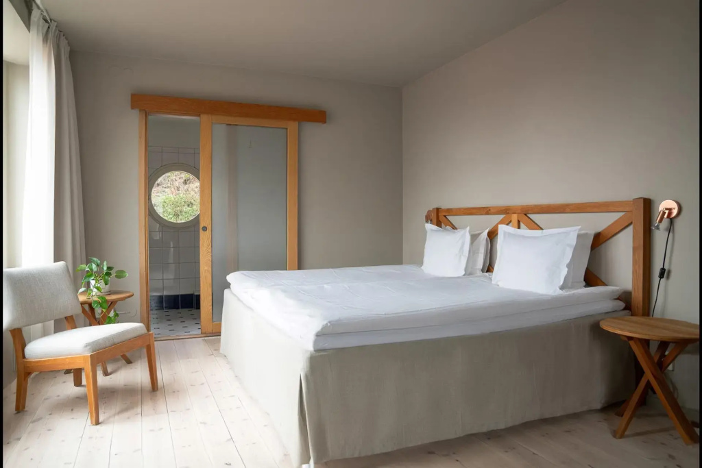 Deluxe Double Family room (full double bed)