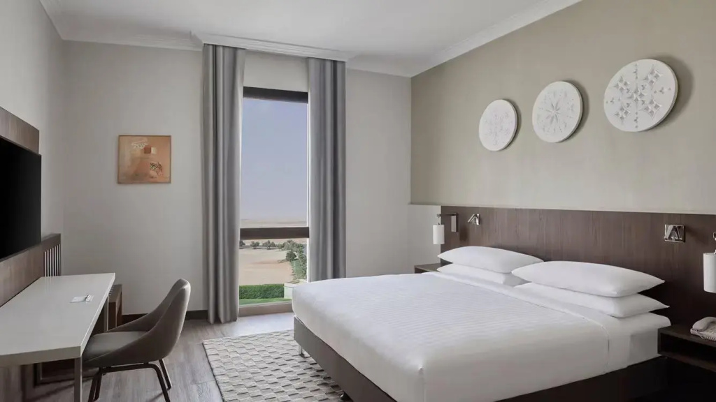 Royal Double M Club Lounge Access Suite (full double bed)