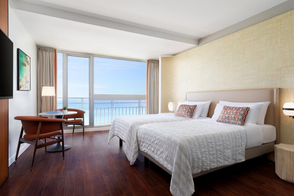 Deluxe Double room with balcony and with sea view (twin beds)