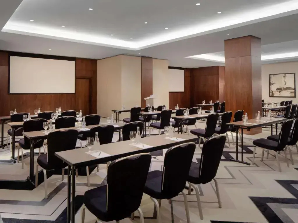 Отель Отель Pullman Dubai Creek City Centre в Дубае