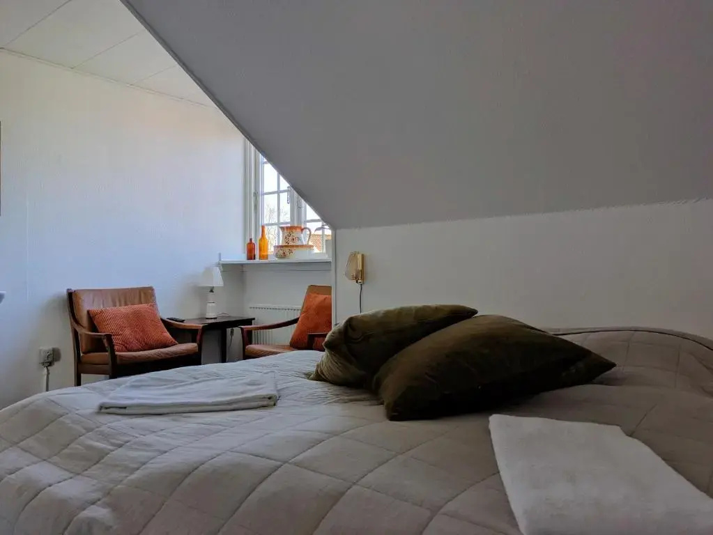 Double room (full double bed)
