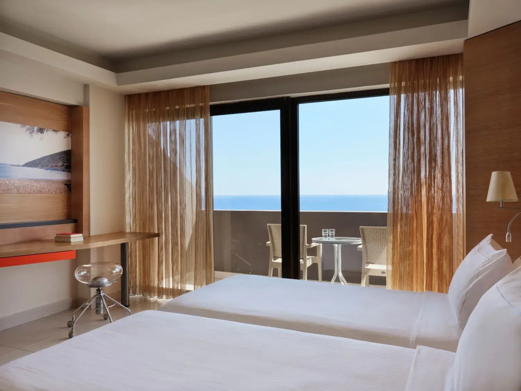 Premium Double room seafront (twin beds)