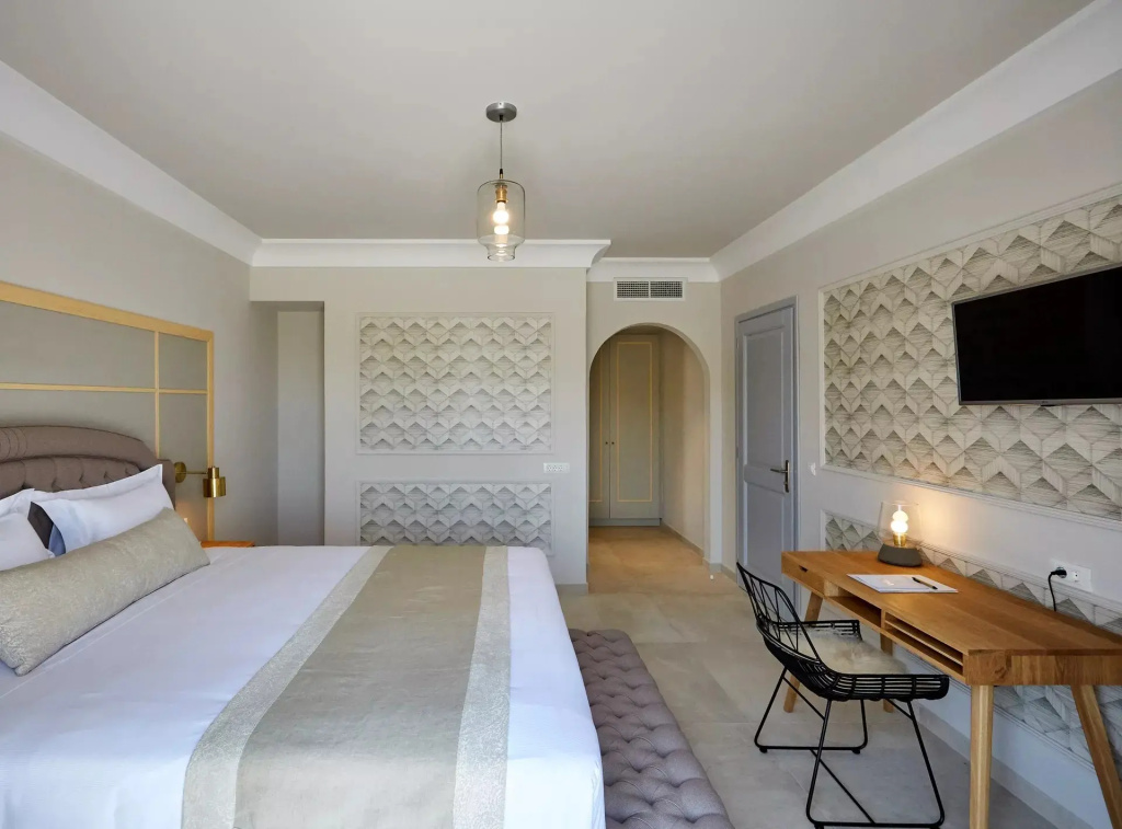 Elegant with Heated Jetted Tub Private Pool Double Suite (full double bed)