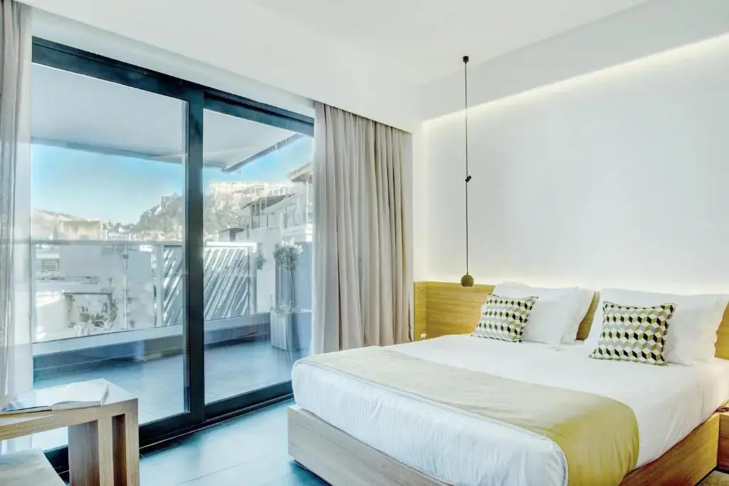 Deluxe Veranda Double Suite with city view (full double bed)