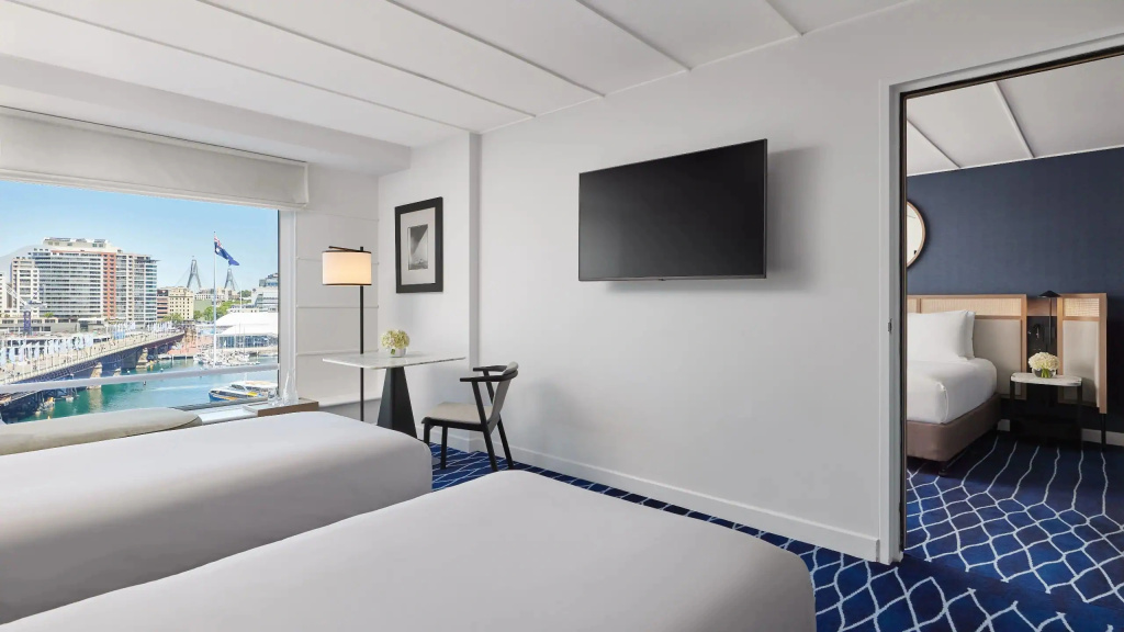 Interconnecting Family room Darling Harbour View