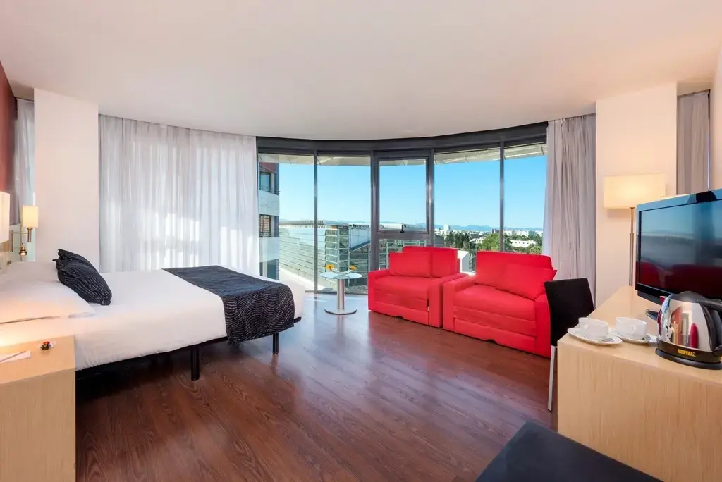 Deluxe Panoramic Double room (full double bed)