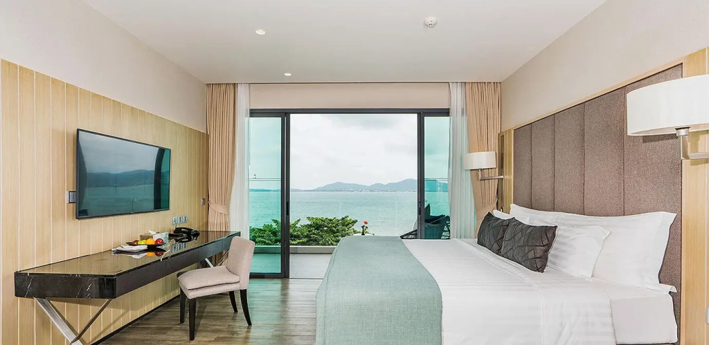 Premier Double room with sea view (full double bed)