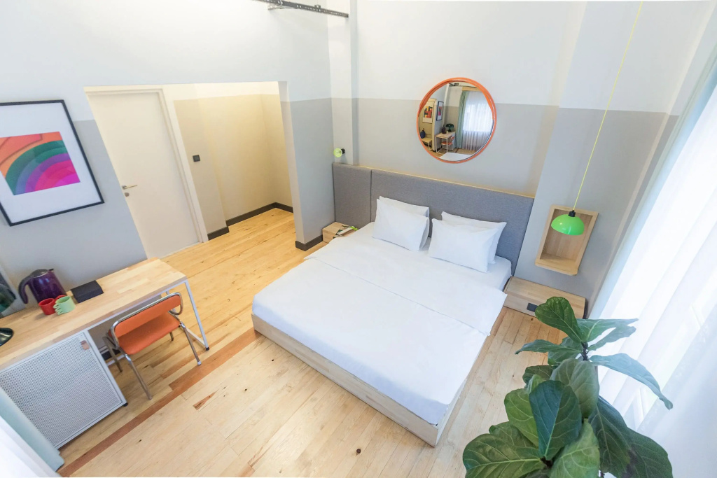 High Garden Green Double room (full double bed)