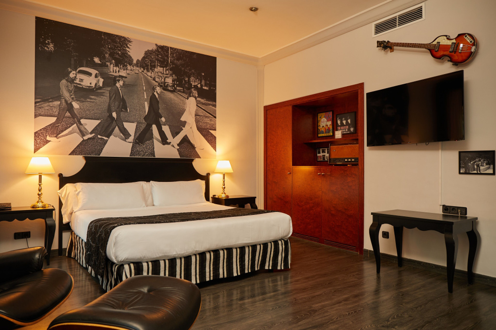 Beatles Double Suite (full double bed)