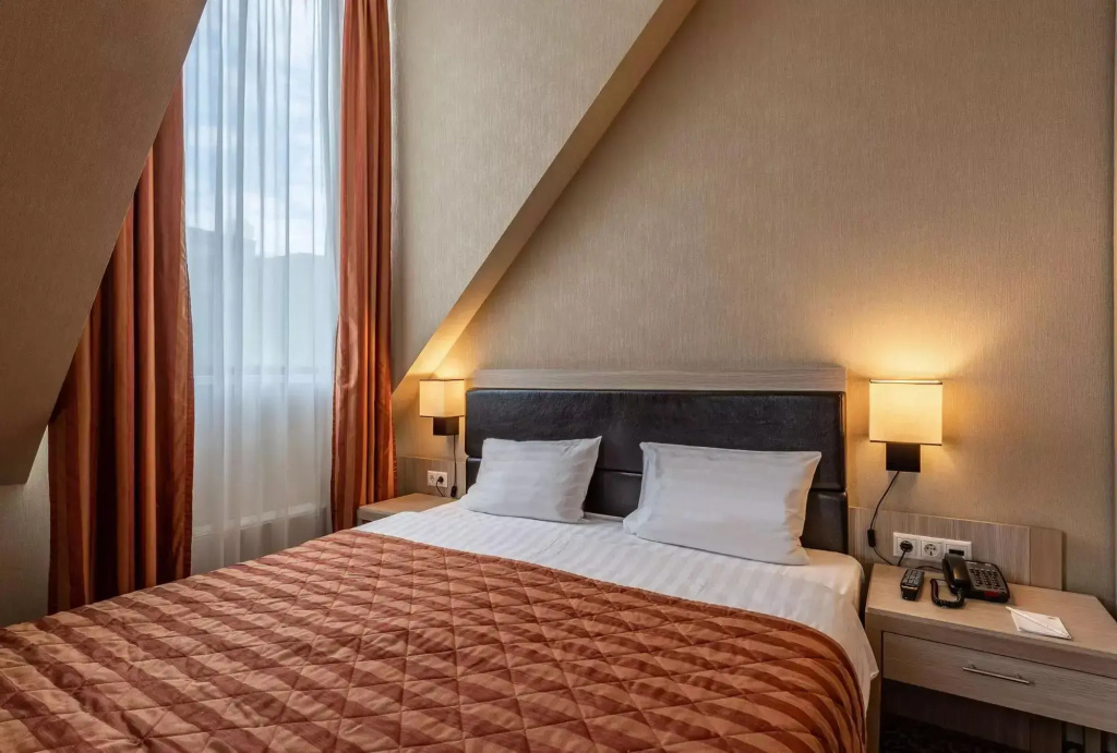 Superior Double Attic room with city view twin beds