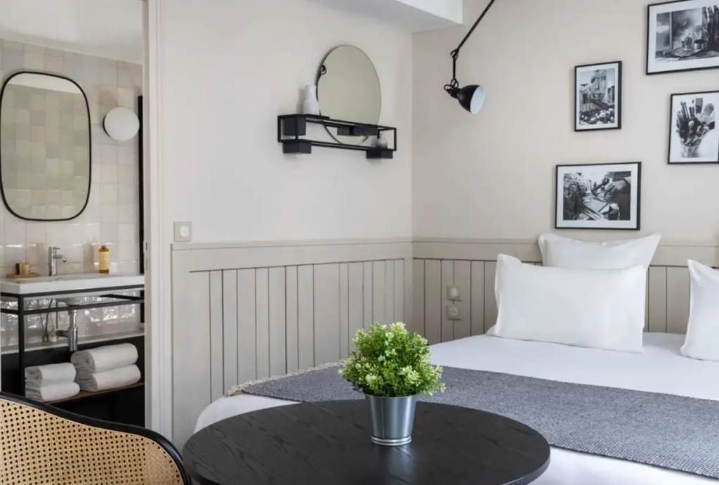 Executive Double room (full double bed)