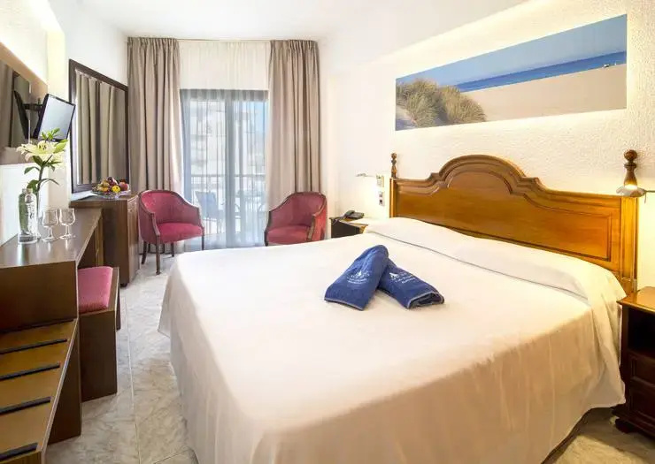 Double room (full double bed)
