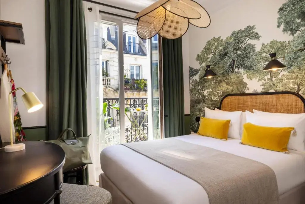 Classic Double room with balcony (full double bed)