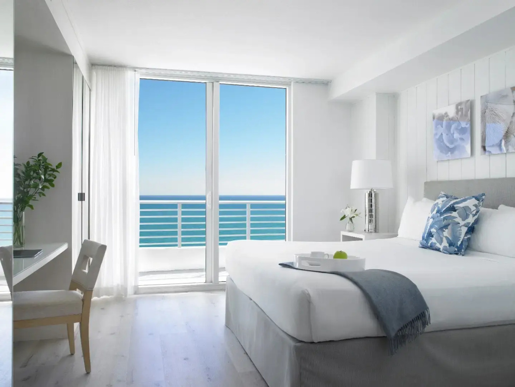 Ocean Front Double Suite with balcony (full double bed)