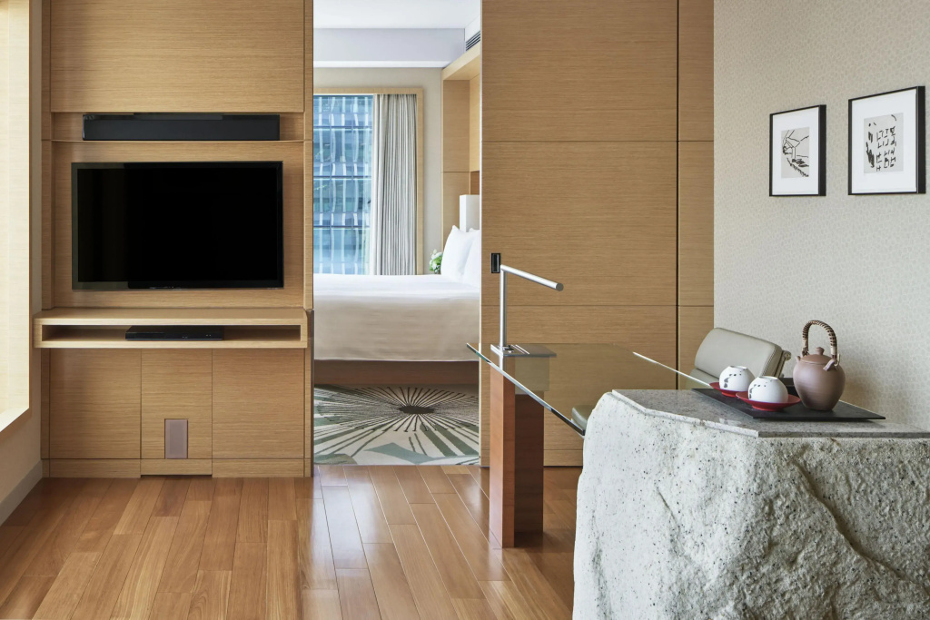 1 Bedroom Club Lounge Access Double Suite with city view (full double bed)