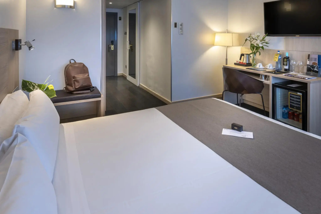 Hotel SERHS Rivoli Rambla - Tap to explore photos