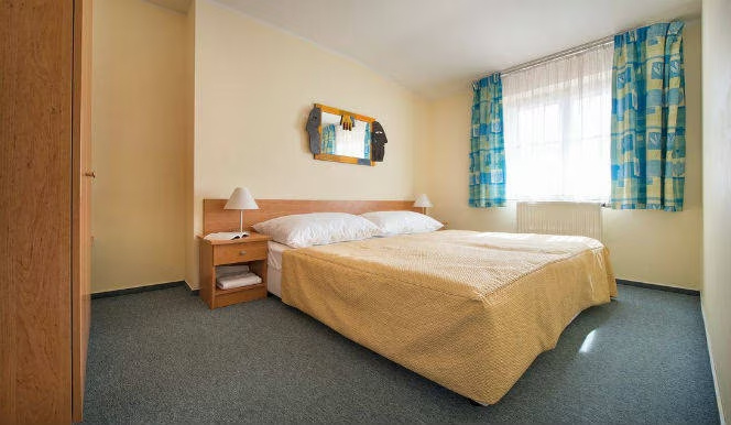 Double Suite (full double bed)